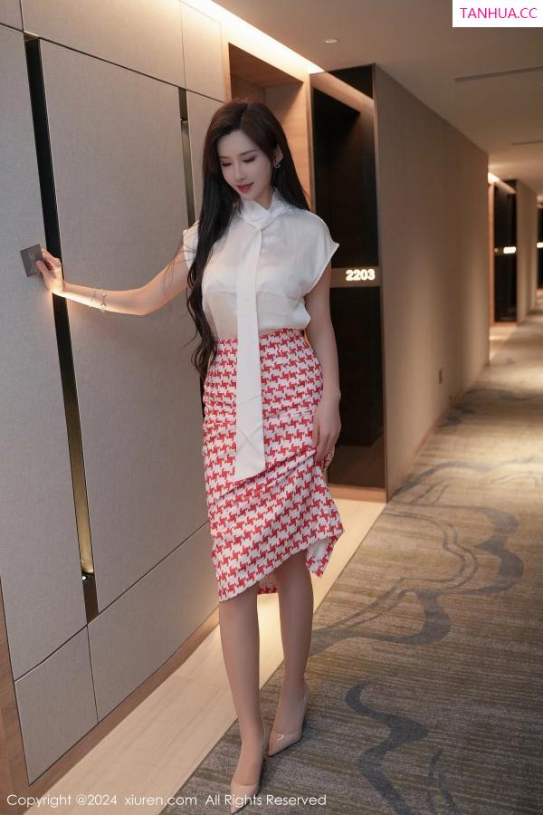 周妍希 奶瓶土肥圆 [XiuRen]高清写真图 2024.01.11 No.7944 Carol周妍希 丰腴丝袜第9张图片